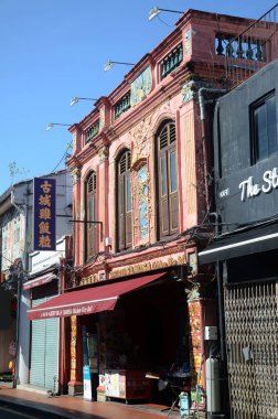 Restoran Famosa tavuk Pirinç Topu Jonker sokak boyunca bulunan,