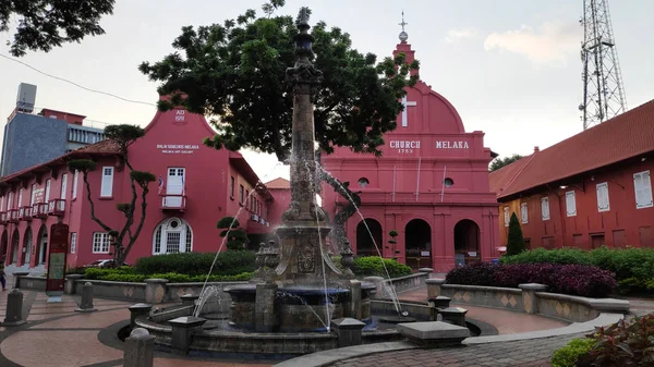 Вид на церковь Христа и Голландскую площадь в Малакке, Малайзия — стоковое фото