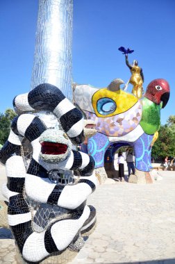 Escondido, Kaliforniya'daki Kit Carson Park'ta mozaik bahçesi. 