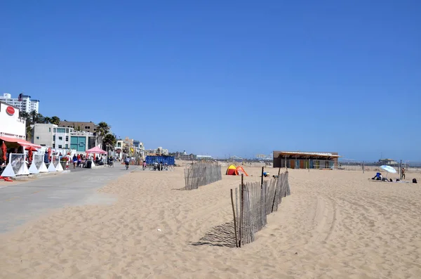 Сонячна погода на пляжі в Санта-Моніці, Каліфорнія — стокове фото