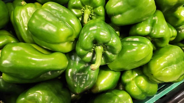 Groene peper gevonden in een markt — Stockfoto