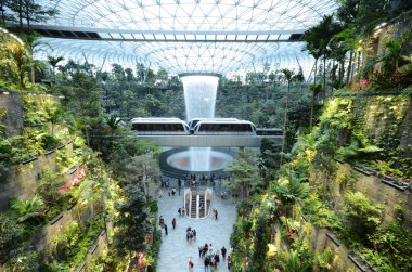 Singapur Jewal Changi Havaalanı içinde Rain Vortex