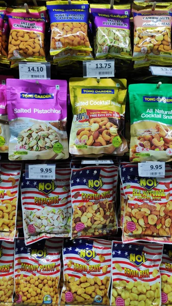 Candy and snack shelf in a retail store — Stock Photo, Image