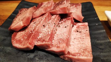 Yakiniku için Japon prim sığır dili