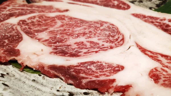 Carne de boi wagyu japonesa fatiada — Fotografia de Stock