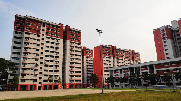 Vista dell'edificio residenziale di Singapore noto anche come HDB — Foto Stock