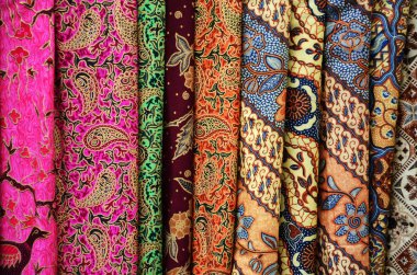 Bali 'de pamuk veya ipekten yapılan geleneksel batik kumaş