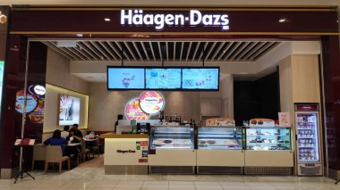 Haagen Dazs logosu yerel dükkanlarının ve restoranlarının önünde. 
