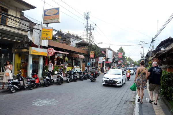 巴厘岛乌布德的街道景观。 Ubud被称为"托盘中心" — 图库照片