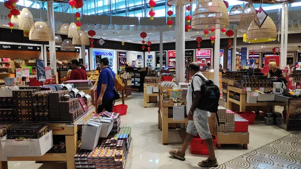 Área de compras livre de impostos após portão de partida para fl internacional — Fotografia de Stock