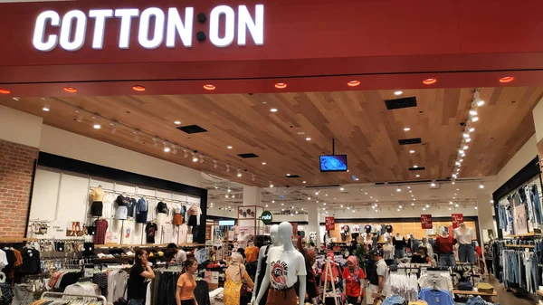 コットンオンはオーストラリアの小売チェーン店です。 — ストック写真