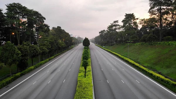 Szeroka Autostrada Miejska Singapurze Godzinach Porannych — Zdjęcie stockowe
