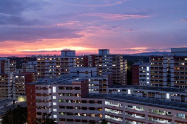 SINGAPORE, 24 Haziran 2020: HDB olarak da bilinen Singapur konut binasının görüntüsü