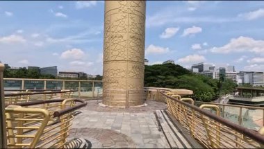 Putrajaya, Malezya-14 Ağustos 2025: Putrajaya 'da bulunan Milenyum Anıtı. Milenyum Anıtı, ülkenin tarihi ve önemli kilometre taşlarını gözler önüne seren önemli bir ulusal simgedir..