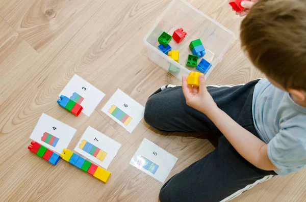 Dětská Výuka Počítat Lego Bloky — Stock fotografie
