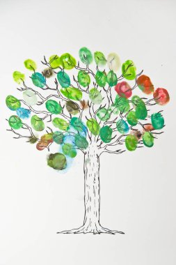 Parmak izi ağacı. Çocuklar için çizimler, küçük sanatçılar. Parmak boyaları, yürümeye başlayan çocuk için boş zaman.. 