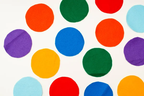 Färgade Filt Cirklar Vit Bakgrund — Stockfoto