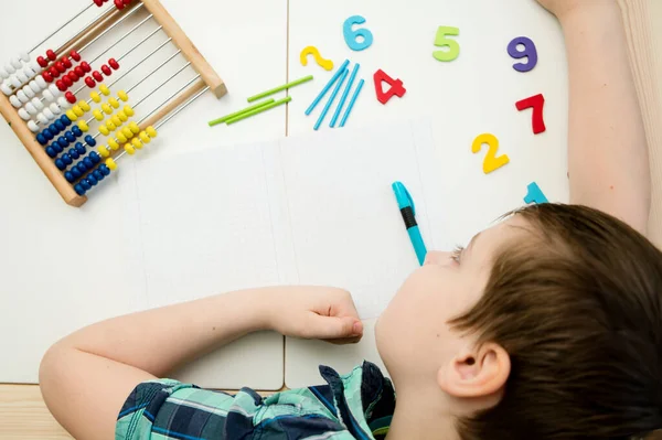 Giovane Scolaro Che Studia Casa Ragazzo Che Compiti Sala Studio — Foto Stock