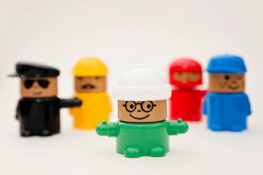 Farklı mesleklerden oyuncak heykelcikler koleksiyonu..