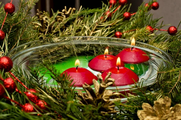 Zwevende Kaarsen Met Adventskrans — Stockfoto