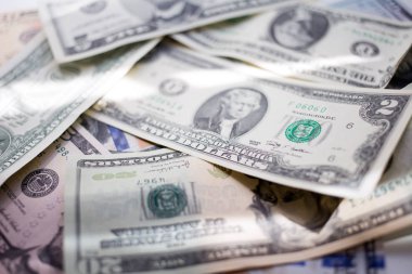 banknot Amerikan doları, yüz elli, yirmi, iki, bir dolar, yakın çekim