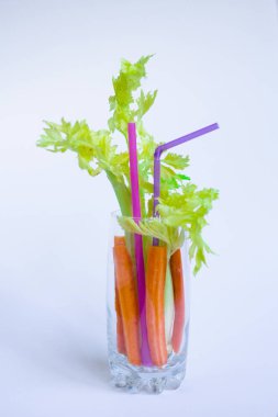 havuç, kereviz ve salatalık kokteyl, sağlıklı gıda