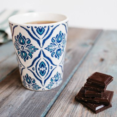 fincan kahve ve çikolata ahşap tablo