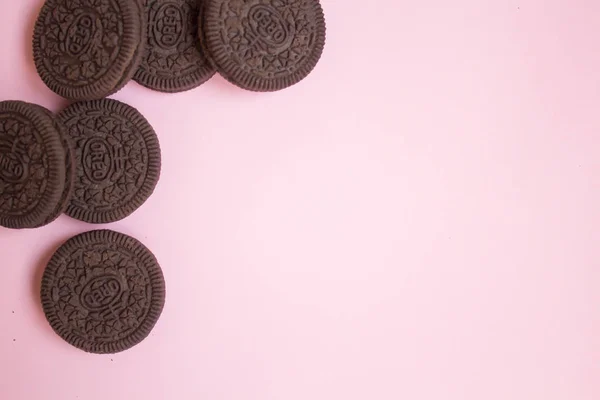 Moscow Russia 2018 Oreo Cookies Sandwich Cookie Sweet Cream Pink — Stock Photo, Image