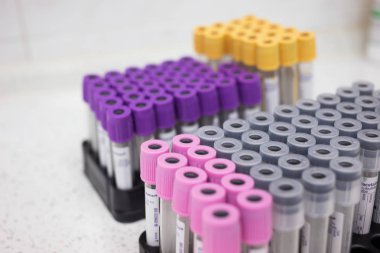Fryazino, Rusya - 06 11 2018: çok renkli tüpler için kan, Tıbbi maddeler, biomaterial toplama, office kavramı