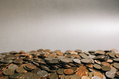 Rus parası sikke kopya alanı ile gri arka plan üzerinde