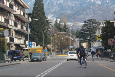 Merano, İtalya - 03 20 2013: Kış Merano sokaklarda görünümünü.