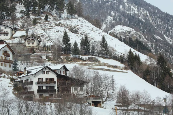 Grotta Italia 2013 Case Tradizionali Legno Sulle Alpi Paesaggio Montano — Foto Stock