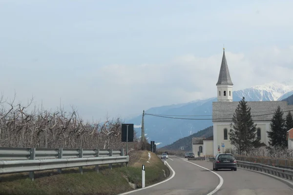 Grotta Italia 2013 Vista Autostrada Alpina Fortezza Traffico Montagne Borghi — Foto Stock