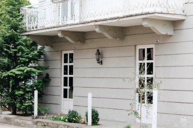 Merano, İtalya - 03 20 2013: Merano, İtalyan Alpen cityscape kışın sokaklarında görünümünü