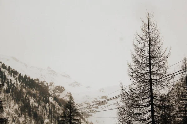 Bewolkt Uitzicht Bergen Van Alpeb Winter Mist — Stockfoto