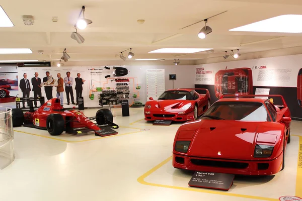 Maranello, italien - 26.03.2013: museum ausstellung eines sportwagen ferrari im museum — Stockfoto