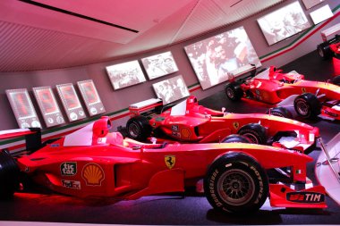 Maranello, İtalya - 03 26 2013: spor arabalar Ferrari müzede sergi Müzesi