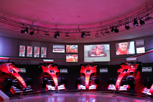 Maranello, Italië - 03 26 2013: museum vertonen een sport auto's van Ferrari in het museum — Stockfoto