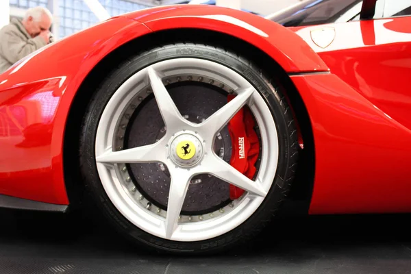 Maranello, Italien - 03 26 2013: museum uppvisar en sportbilar Ferrari i museet — Stockfoto