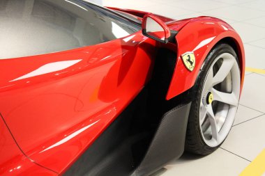 Maranello, İtalya - 03 26 2013: spor arabalar Ferrari müzede sergi Müzesi