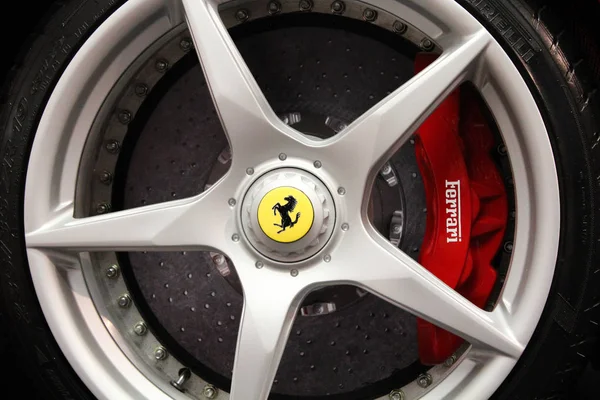 Maranello, Italien - 03 26 2013: museum uppvisar en sportbilar Ferrari i museet — Stockfoto