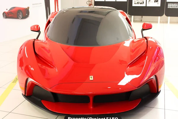 Maranello, Italien - 03 26 2013: museum uppvisar en sportbilar Ferrari i museet — Stockfoto