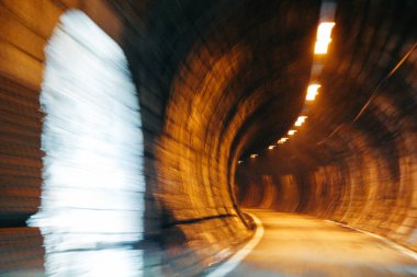 Rapallo, İtalya - 03 27 2013: Bir tatil beldesi Rapallo sokaklarında görünümünü.