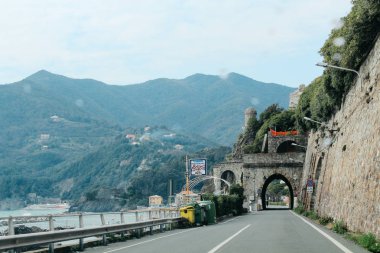 Rapallo, İtalya - 03 27 2013: Bir tatil beldesi Rapallo sokaklarında görünümünü.