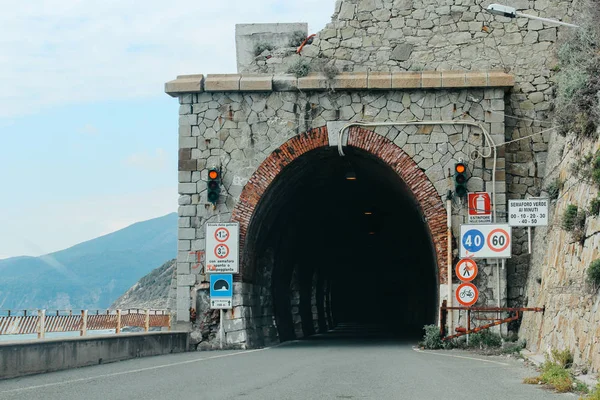 Rapallo, Italië - 03 27 2013: Uitzicht op de straten van een resort stad Rapallo. — Stockfoto