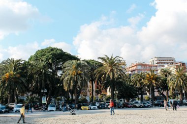 Rapallo, İtalya - 03 27 2013: Bir tatil beldesi Rapallo sokaklarında görünümünü.