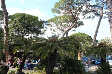 Rapallo, İtalya - 03 27 2013: Bir tatil beldesi Rapallo sokaklarında görünümünü.
