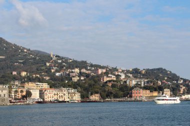 Rapallo, İtalya - 03 27 2013: Bir tatil beldesi Rapallo sokaklarında görünümünü.