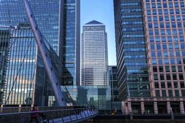 Canary wharf büyük işletme ve geliştirme Doğu Londra'da alışveriş olduğunu. Londra'nın geleneksel Finans Merkezi