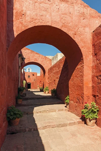 Porta d'ingresso alla via del Paradiso di Siviglia, all'interno del monastero di Santa Catalina di Arequipa , — Foto Stock